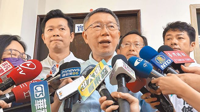 重启服贸 ，民进党抨击柯侯不顾衝击青年就业，只在意这件事。（资料照／柯宗纬摄）