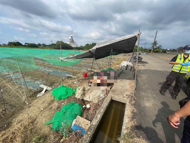 何男陳屍自家農田臨時遮棚下，警方獲報到場調查。（民眾提供／廖素慧嘉縣傳真）