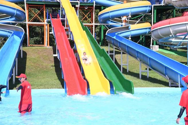 花蓮知卡宣戲水公園1日開園至今，已有3萬人次前往戲水。（花蓮縣府提供／王志偉花蓮傳真）