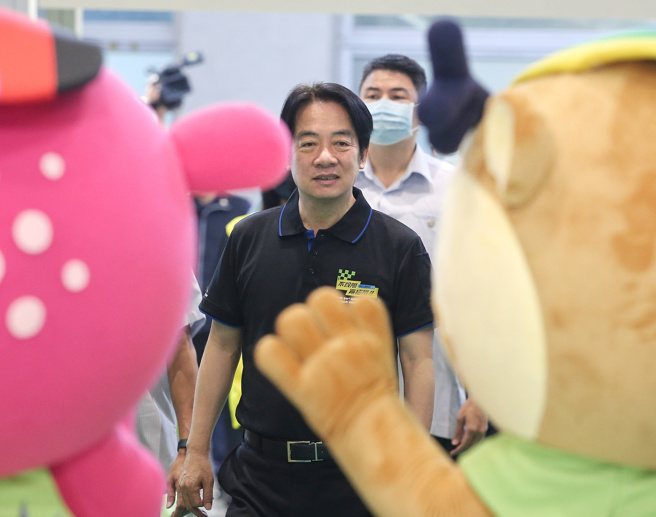 副总统赖清德（中）14日出席「第53届全国技能竞赛暨第2届亚洲技能竞赛及第47届国际技能竞赛国手选拔赛技能游乐园揭幕」。（王英豪摄）