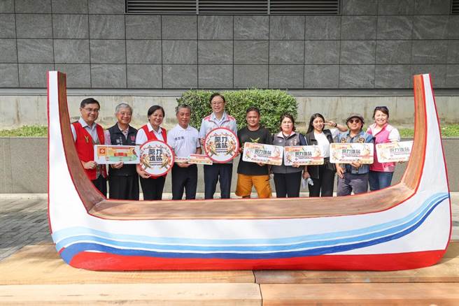 雅美（达悟）族艺术家张世凯的作品「屿舟共生」。（桃市府提供／蔡明亘桃园传真）