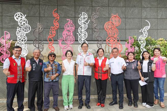 桃园市长张善政期许，盼透过机捷车站原民风装置艺术，让国际旅客认识台湾丰富的原民艺术。（桃市府提供／蔡明亘桃园传真）