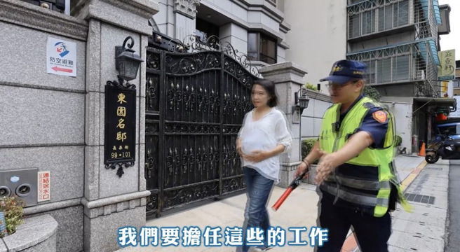 今年万安演习，万华分局别出心裁拍摄2部微电影『防空避难宣导』及『协助民眾避难宣导』。（图／警方提供）