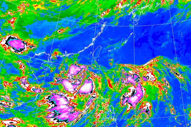 呂宋島西側的熱帶低壓今天將發展為輕颱「泰利」，朝廣東方向前進，外圍環流今晚開始影響台灣。（中央氣象局提供）