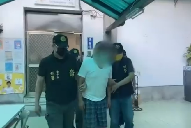 桃园「天兵夫妻」爽逛逢甲商圈花光钱 ，竟埋伏停车场抢劫栽了。(戴志扬翻摄)                             