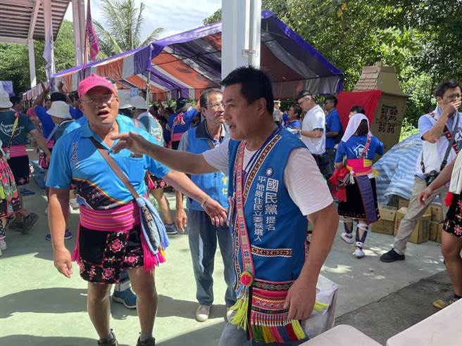 国民党平地原住民立委参选人台中市议员黄仁，出生于台东长滨乡阿美族部落，以阿美族语致词展现亲和力。（萧嘉蕙摄）