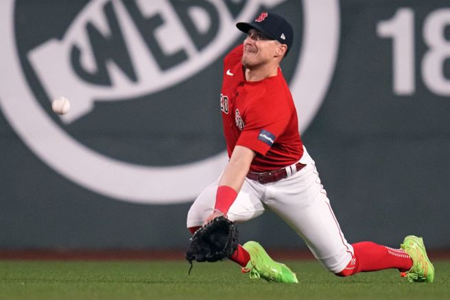 红袜贺南德兹可以守备多个位置，但在游击位置表现差。（美联社资料照）