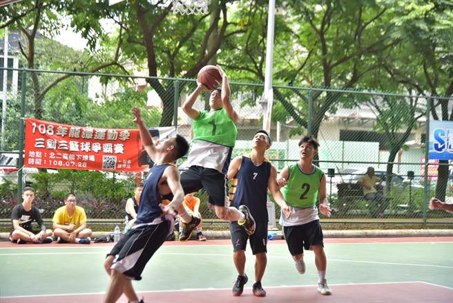 桃园市龙潭运动季停办3年，今年强势回归，篮球三对三斗牛将于7月16日于国道3号桥下篮球场登场，为运动季揭开序幕。（龙潭区公所提供／蔡明亘桃园传真）