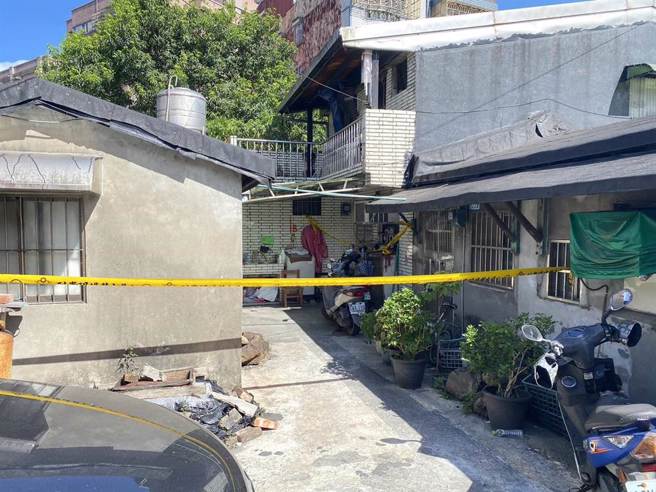 新北市瑞芳區一坑路發生人倫悲劇，71歲易男疑似與81歲的彭姓姐夫起口角，竟憤而持刀刺死姐夫後再自殘。（新北市警察局提供／徐佑昇新北傳真）