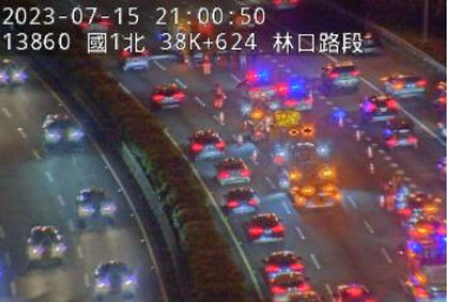 今（15）日晚间20时许，国道1号中山高林口段平面南向39km发生事故，车流严重回堵5公里。（翻摄画面）
