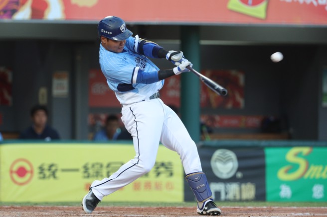 富邦悍将范国宸在5局上敲出2分炮。（富邦悍将提供）
