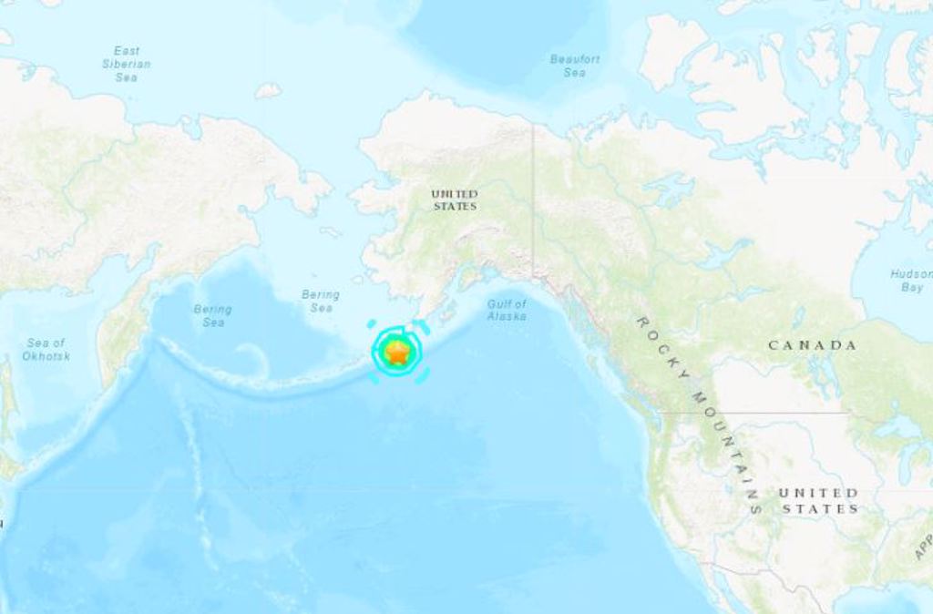 美国阿拉斯加州15日深夜发生规模7.4强震，震源深度仅9.3公里，目前已发布海啸警报。（图／撷取自美国地质调查所官网）(photo:ChinaTimes)