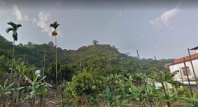 有网友贴出山友团合照，其中一名女山友却有三只手，让大家吓坏直呼是灵异照片。(示意图／Google Map)