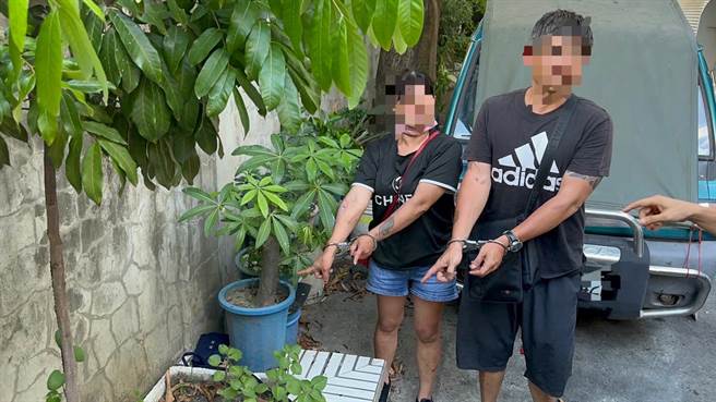 高雄市左营区、楠梓区昨日发生抢夺案，楠梓及左营分局共同组成专案小组并报请桥头地检署检察官指挥侦办，经调阅监视器影像比对，迅速锁定犯嫌为41岁刘男与40岁李女夫妻檔，并于昨天下午3时许在燕巢区逮捕到案。（警方提供／林雅惠高雄传真）