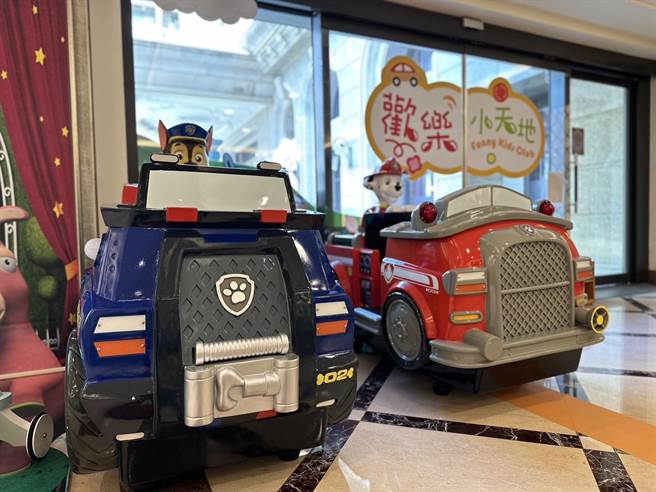 「欢乐小天地」目前新增4款投币式游乐机，包括警车及消防车、「潜艇联萌」和「小鲸鱼」。（义大天悦饭店提供）