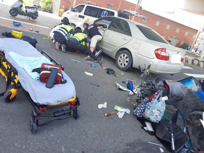 警消人員到場救援。（民眾提供／李京昇苗栗傳真）