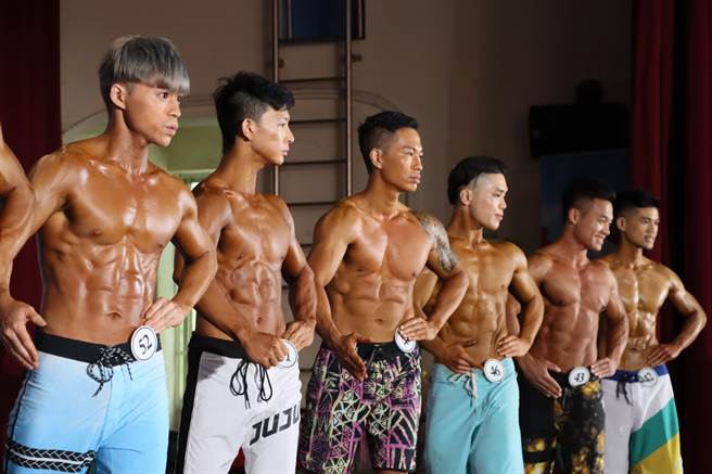 健美选手们展现身材。（苗栗县政府提供／李京升苗栗传真）