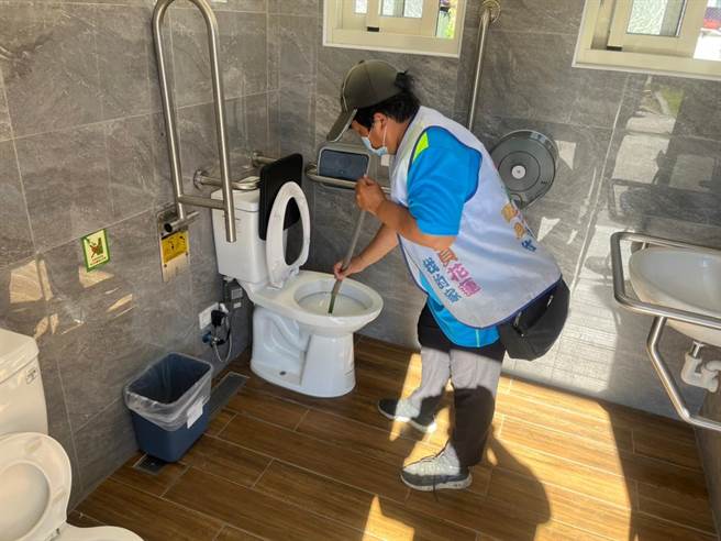 花莲县政府改善县内公厕如厕品质，获中央3545.3万元经费挹注，将修缮8个单位的公厕，并增设多元设施，友善妇女、儿童及弱势族群的如厕环境。（花莲县政府提供／罗亦晽花莲传真）