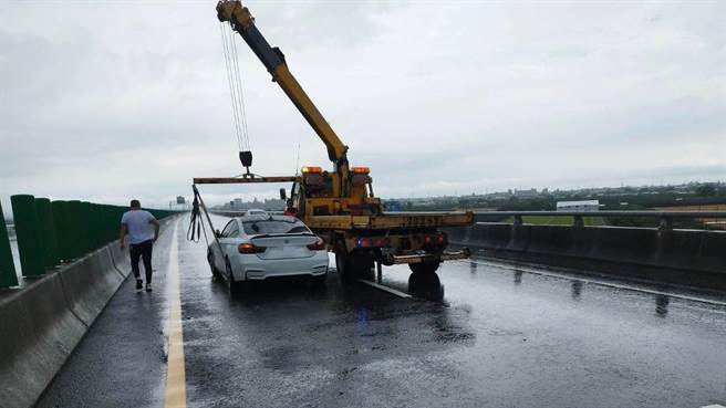 麻豆警分局12点34分获报到场处置，目前事故已排除。（读者提供／张毓翎台南传真）