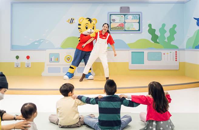 「巧虎陪您放暑假」赠送「巧虎梦想乐园」门票，宝贝们可与巧虎一起快乐的歌舞唱跳。（国泰饭店观光事业提供）