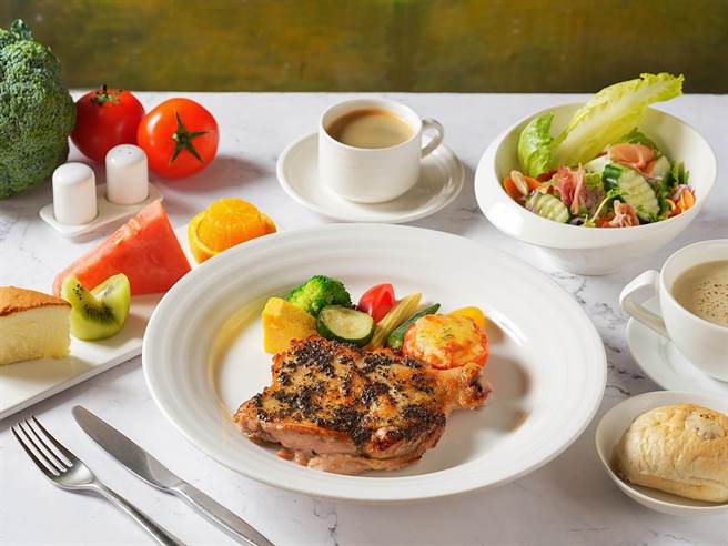 「銀柏廳」歡慶父親節，祭出「霸氣食光」餐飲優惠，8月不限平假日，特選套餐2人同行享68折優惠。（神旺商務酒店提供）