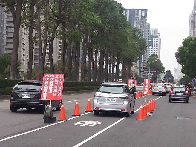 台中市交通局调整七期交通措施，其中包括提高特约停车场折抵优惠为不限金额发票消费折抵3小时。（本报资料照）