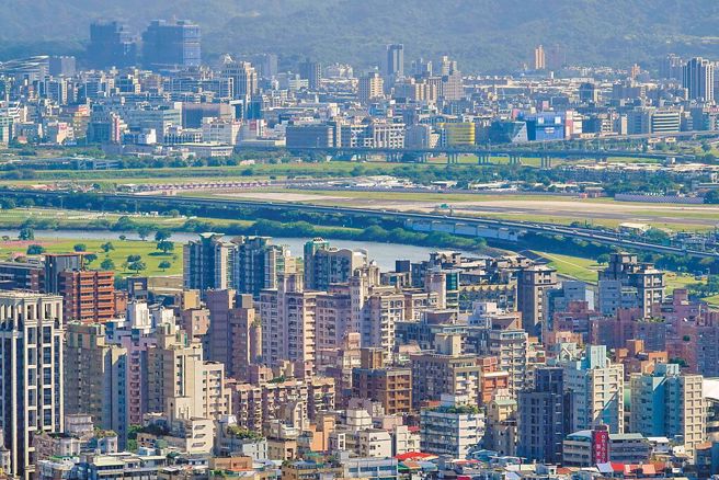 年轻人买不起房，居住正义成为民怨重要诉求之一。（示意图／资料照片）