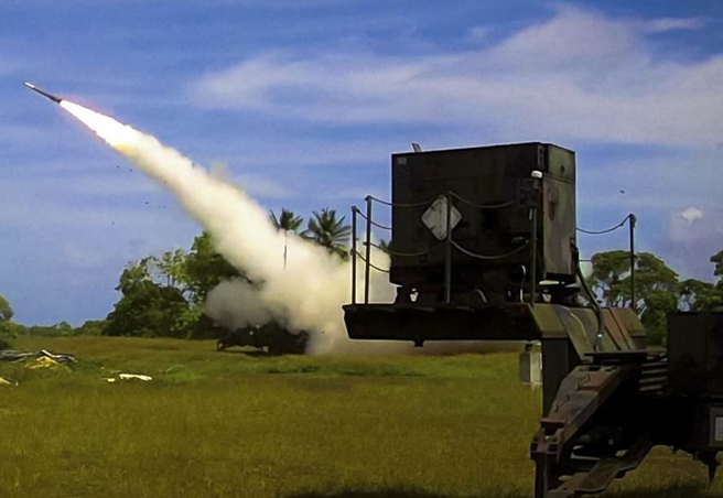 美国陆军从欧姆雷克岛发射「爱国者3型」（PAC-3）防空飞弹的资料照。（美国陆军）