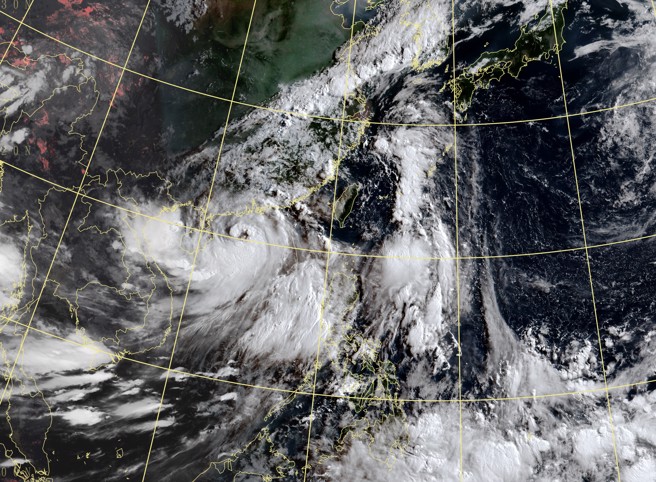 今起天气转变，午后热对流再度接管，局部地区有较大雨势。（中央气象局提供）