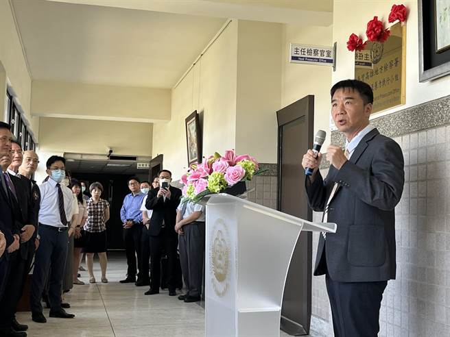 高雄地检署检察长洪信旭表示，AI认知作战、假讯息、境外势力介入、选举赌盘等都将是今年查察的重点。（袁庭尧摄）