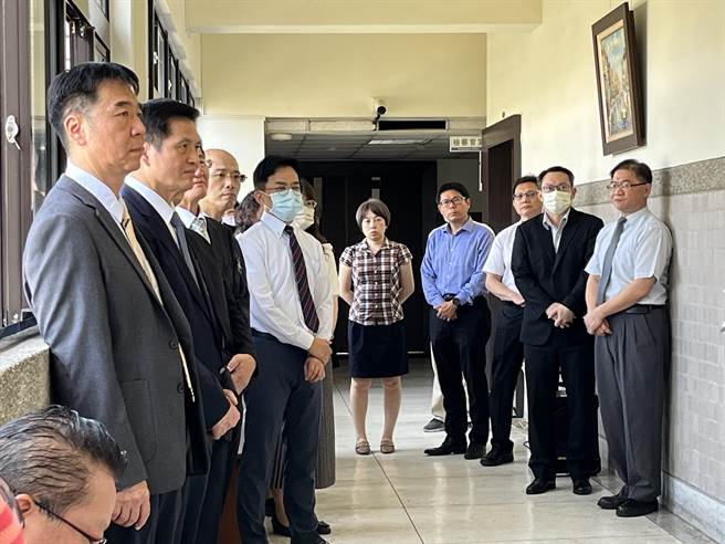 「113年中央公职人员选举查察贿选及暴力执行小组」由高雄地检署、高雄高分检、廉政署南调组、高雄市调处、高雄市政府政风处、高雄市警局等单位组成。（袁庭尧摄）