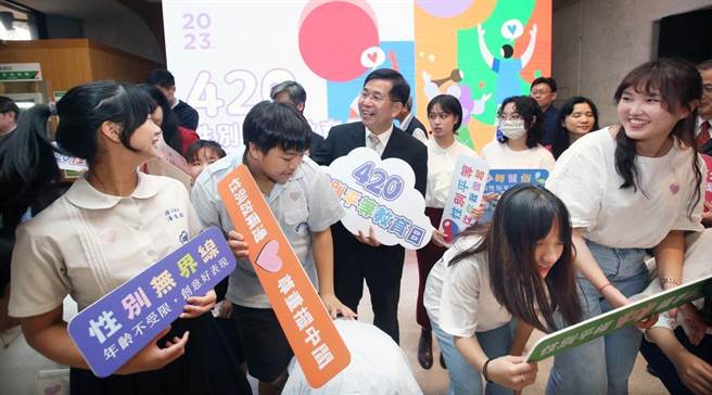 教育部在校园里面积极推动性别平等教育。（本报资料照片）