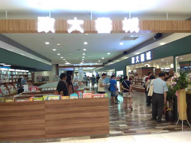 成立30年的老字号书店政大书城，今日发出声明表示将在8月31日停业。图为政大书城过去在梦时大的分店。（图／记者柯宗纬摄影）