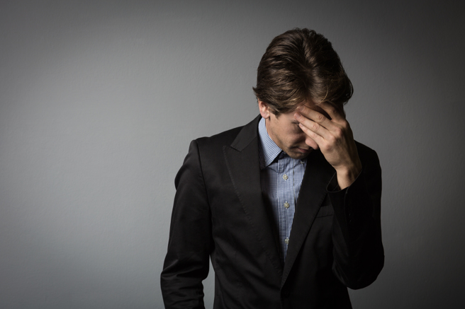 中医师王昱琳表示，中医也能治疗忧郁症，除了中药外，针灸也很有效，并分享日常保健可多按神门穴、三阴交穴。（示意图／Shutterstock）