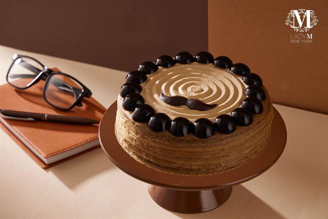 Lady M父亲节限定6吋「焙茶千层蛋糕」，1800元。（Lady M提供／朱世凯台北传真）