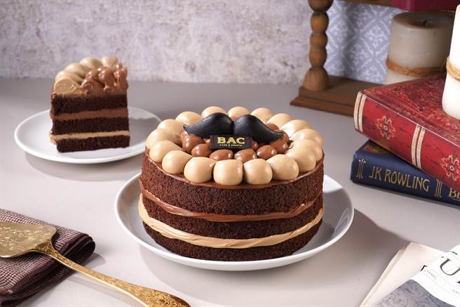 BAC「茶韵绅士」铁观音浓韵蛋糕，6吋990元、8吋1900元。（BAC提供／朱世凯台北传真）