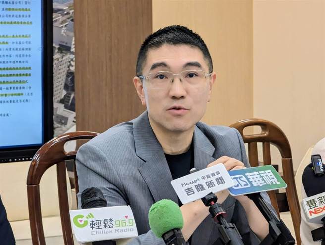 基隆市長謝國樑向市民保證日常垃圾的清運絕對不會有問題，市府未來也將會朝向環境永續的方向，持續找出垃圾處理的新方案。（張志康攝）