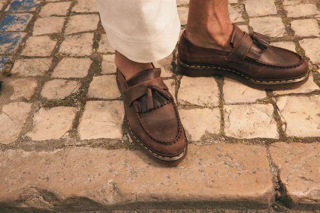 Crazy Horse「Adrian流蘇樂福鞋」號稱可滿足所有穿搭需求。（Dr. Martens提供／朱世凱台北傳真）
