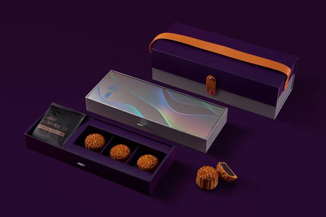 國泰飯店觀光事業推出二款中秋禮盒，其中「潮月」經典廣式月餅禮盒售價1,680元，8/31前預購並付款可享85折。（圖／國泰飯店觀光事業提供）