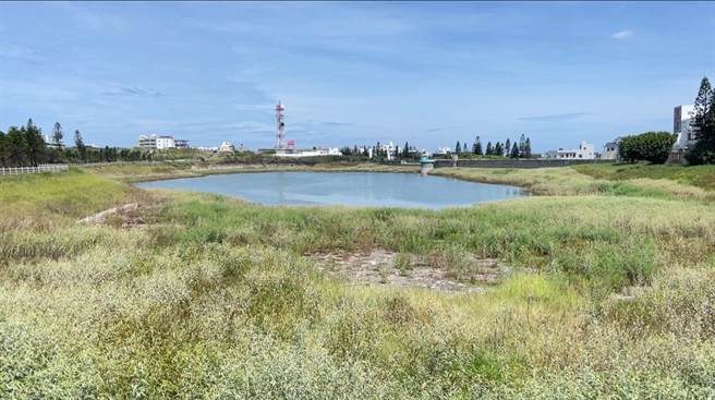 澎湖县东卫水库水位已在呆水下。（许逸民摄）