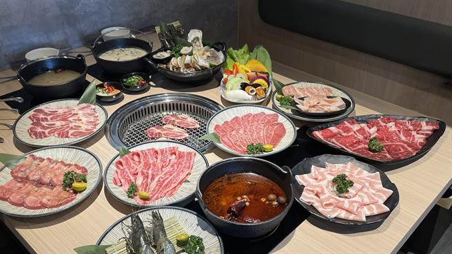 筑间台中中科店推出14款汤底29款主餐17款烤物，50种蔬食吧饮料、冰品吃到饱。（筑间幸福锅物提供／冯惠宜台中传真）