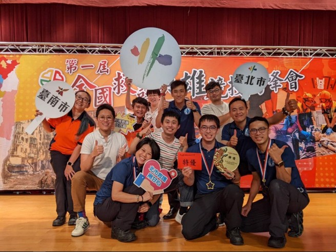 「第一届全国救护英雄高峰会」救护竞赛，台北市代表队自9支参赛队伍中脱颖而出，荣获特优的佳绩。（图／北市消防局提供）