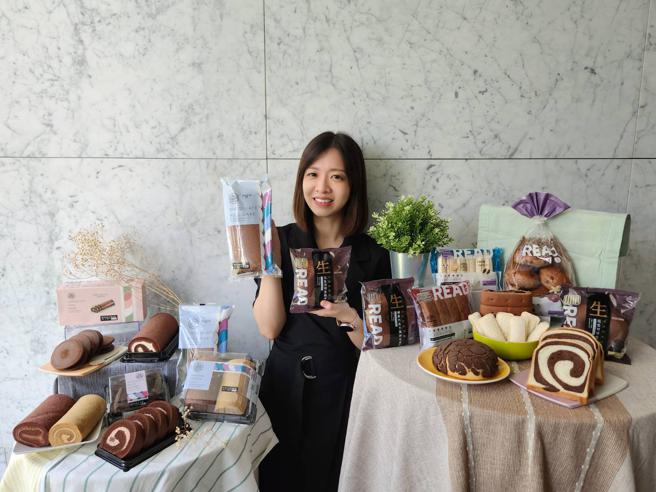 全聯旗下We Sweet和Read Bread品牌的巧克力商品，採用「可可追溯計畫」原料製作。（全聯提供）