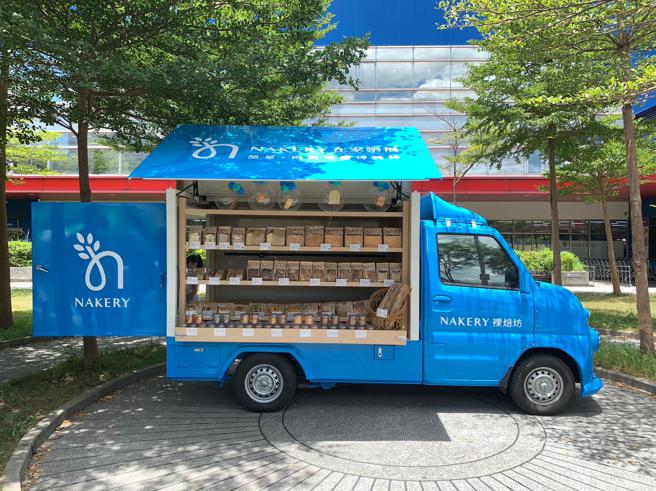 家樂福「超級行動麵包車」也將巡迴全台家樂福門市、社區及校園。（家樂福提供）