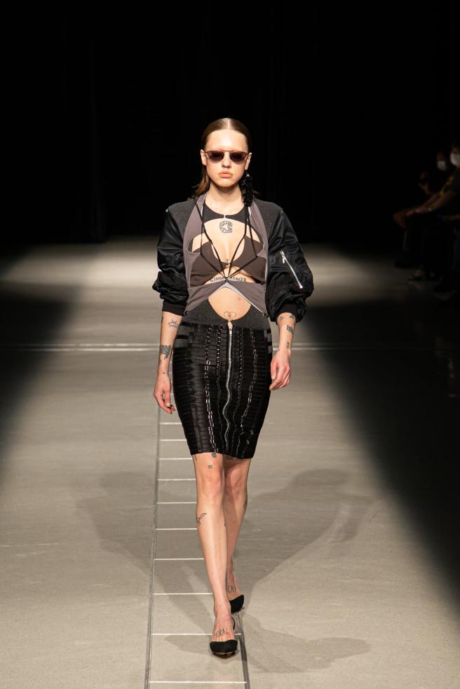 Seivson以2022春夏系列的「MISTER MISS」首度登上東京時裝周的舞台，並因秀上大膽、獨特的服裝在當地引起大量討論。（Seivson提供/林欣儀台北傳真）