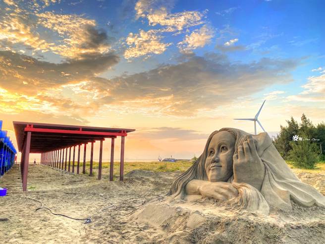 摄影家张麦斯拍下沙雕作品。（张麦斯提供／李京升苗栗传真）