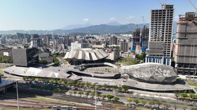 台北流行音乐中心位于臺北市南港区，占地约8.92公顷，为臺北市专业流行音乐表演场馆、展览馆、产业区及户外表演公园之音乐产业基地。（图／翻摄自北流脸书）