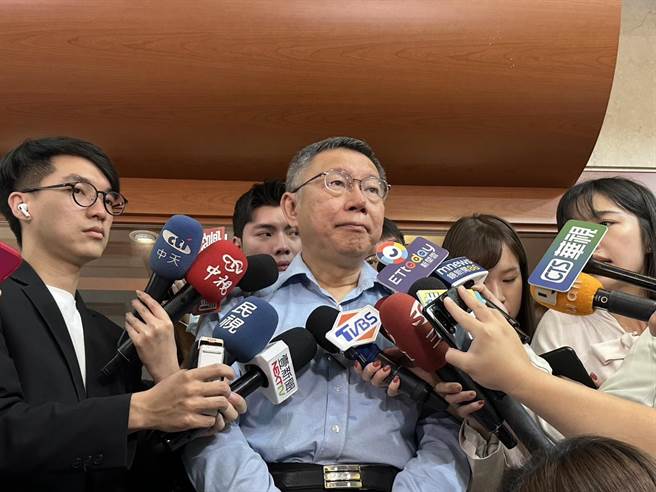 2024总统大选竞争激烈，根据最新民调显示，民进党参选人赖清德以38.48％的支持度拔得头筹，国民党参选人侯友宜的支持度为21.29％，民眾党参选人柯文哲则开始倒退，支持度下跌至28.34％。（资料照／杨亚璇摄）