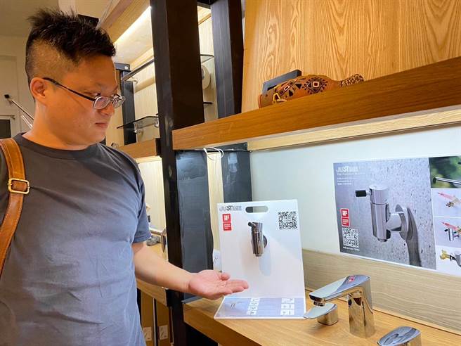 来自台南的设计工程师吴坦晋设计水龙头，今年迎来人生第13座奖项。（吴坦晋提供／张毓翎台南传真）