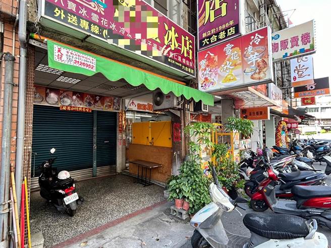 高雄某知名冰店爆出食物中毒23人送醫，已遭高雄市衛生局勒令停業、重罰30萬，並依食安法移送法辦。（崔正綱攝）